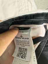 Lade das Bild in den Galerie-Viewer, Stone Island Cargo Shorts - W34
