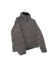 Lade das Bild in den Galerie-Viewer, CP Company Daunenjacke - XXL
