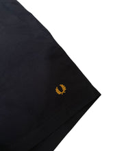 Lade das Bild in den Galerie-Viewer, Fred Perry Shorts - M
