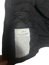 Lade das Bild in den Galerie-Viewer, Stone Island Weste - M
