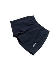 Lade das Bild in den Galerie-Viewer, Adidas Shorts - M
