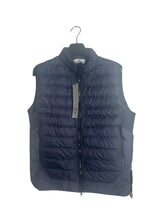 Lade das Bild in den Galerie-Viewer, Stone Island Weste - L
