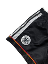 Lade das Bild in den Galerie-Viewer, Adidas Vintage Deutschland Shorts - L
