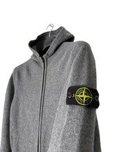 Lade das Bild in den Galerie-Viewer, Stone Island Sweatshirt Jacke - L

