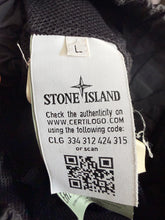 Lade das Bild in den Galerie-Viewer, Stone Island Badehose - L

