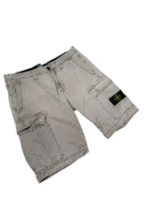 Lade das Bild in den Galerie-Viewer, Stone Island Cargo Shorts - W34
