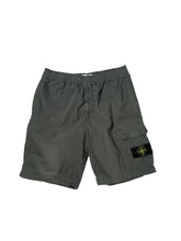 Lade das Bild in den Galerie-Viewer, Stone Island Cargo Shorts - W32
