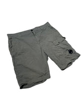 Lade das Bild in den Galerie-Viewer, CP Company Cargo Shorts - 52/XL
