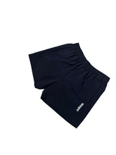 Lade das Bild in den Galerie-Viewer, Adidas Shorts - M
