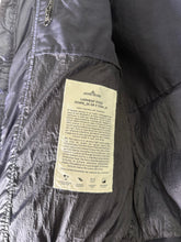 Lade das Bild in den Galerie-Viewer, Stone Island Daunenjacke - M
