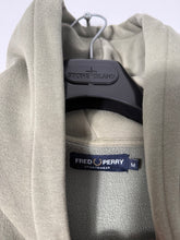 Lade das Bild in den Galerie-Viewer, Fred Perry Hoodie - M

