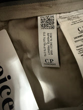Lade das Bild in den Galerie-Viewer, CP Company Cargo Shorts
