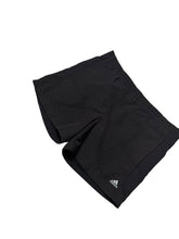 Lade das Bild in den Galerie-Viewer, Adidas Shorts - XL
