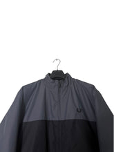 Lade das Bild in den Galerie-Viewer, Fred Perry Jacke - L
