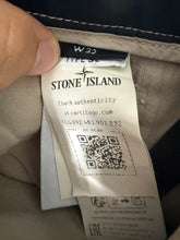 Lade das Bild in den Galerie-Viewer, Stone Island Cargo Shorts - W32
