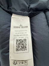 Lade das Bild in den Galerie-Viewer, Stone Island Weste - L
