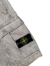 Lade das Bild in den Galerie-Viewer, Stone Island Cargo Shorts - W34
