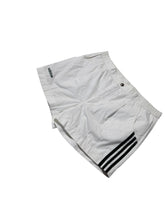 Lade das Bild in den Galerie-Viewer, Adidas Vintage Shorts - L
