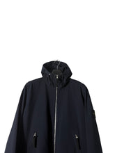 Lade das Bild in den Galerie-Viewer, Stone Island Light Softshell Jacke - L
