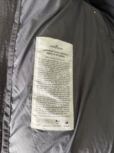 Lade das Bild in den Galerie-Viewer, Stone Island Daunenjacke - L
