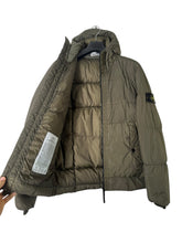 Lade das Bild in den Galerie-Viewer, Stone Island Daunenjacke - M
