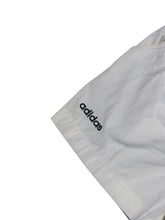 Lade das Bild in den Galerie-Viewer, Adidas Vintage Shorts - L
