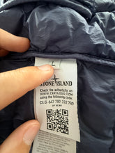 Lade das Bild in den Galerie-Viewer, Stone Island Steppjacke - L
