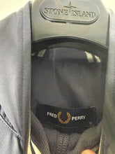 Lade das Bild in den Galerie-Viewer, Fred Perry Jacke - M
