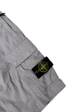 Lade das Bild in den Galerie-Viewer, Stone Island Cargo Shorts - W31

