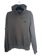 Lade das Bild in den Galerie-Viewer, Fred Perry Hoodie - L

