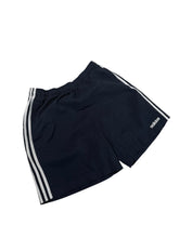 Lade das Bild in den Galerie-Viewer, Adidas Shorts - L
