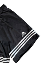 Lade das Bild in den Galerie-Viewer, Adidas Shorts
