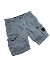 Lade das Bild in den Galerie-Viewer, Stone Island Cargo Shorts - W34
