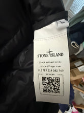 Lade das Bild in den Galerie-Viewer, Stone Island Weste - L
