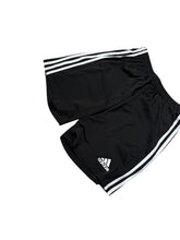 Lade das Bild in den Galerie-Viewer, Adidas Shorts
