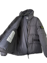 Lade das Bild in den Galerie-Viewer, Stone Island Daunenjacke - L
