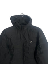 Lade das Bild in den Galerie-Viewer, Fred Perry Steppjacke - L

