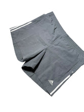 Lade das Bild in den Galerie-Viewer, Adidas Shorts
