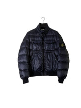 Lade das Bild in den Galerie-Viewer, Stone Island Daunenjacke - M
