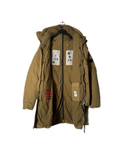 Lade das Bild in den Galerie-Viewer, CP Company Wintermantel - XL
