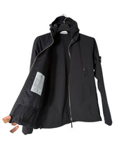 Lade das Bild in den Galerie-Viewer, Stone Island Softshell Jacke - L
