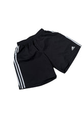 Lade das Bild in den Galerie-Viewer, Adidas Shorts - M
