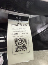Lade das Bild in den Galerie-Viewer, Stone Island Cargo Shorts - W31
