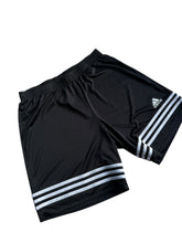 Lade das Bild in den Galerie-Viewer, Adidas Shorts
